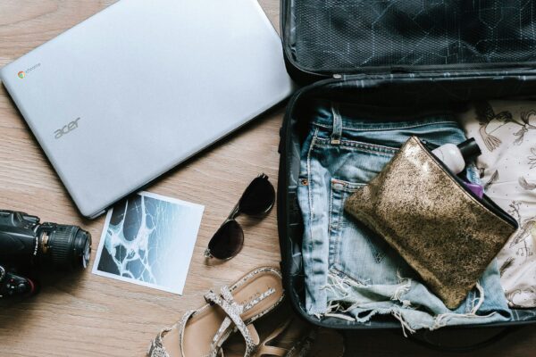 Tips Membawa Kamera Saat Traveling dan Tas Terbaik