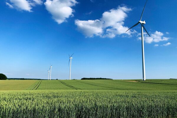 Pembangkit Listrik Tenaga Angin Solusi Energi Bersih